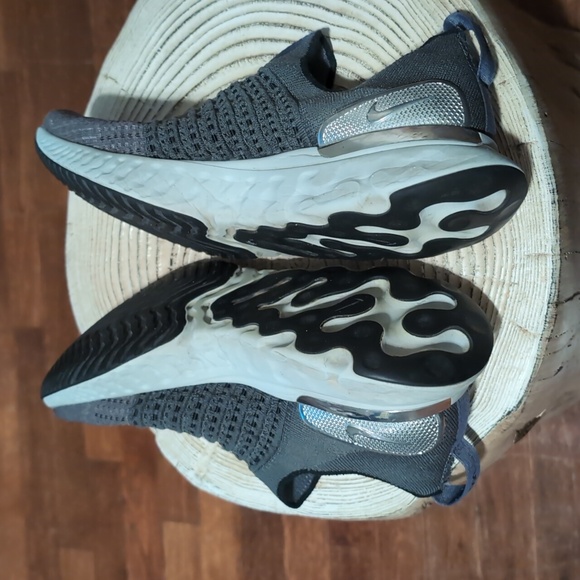 Nike React Phantom Run Flyknit 2 Iron Grey Silver US Men's 8.5 Women's 10.5 - Picture 9 of 10